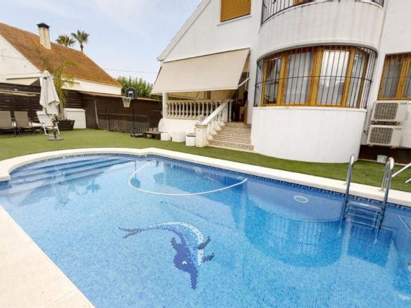 Chalet con piscina en Valverde comarca de Elche